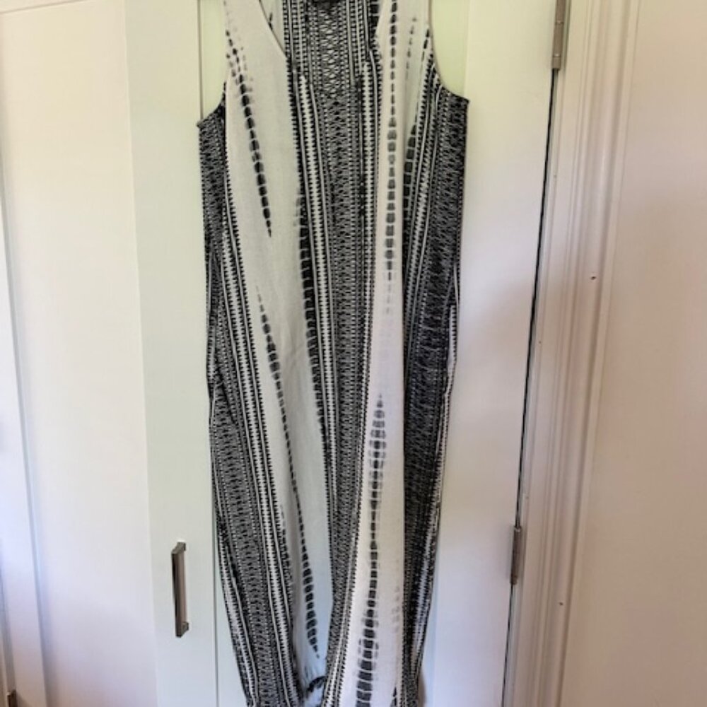 Leo & Sage Black and White Summer Sleeveless Dress